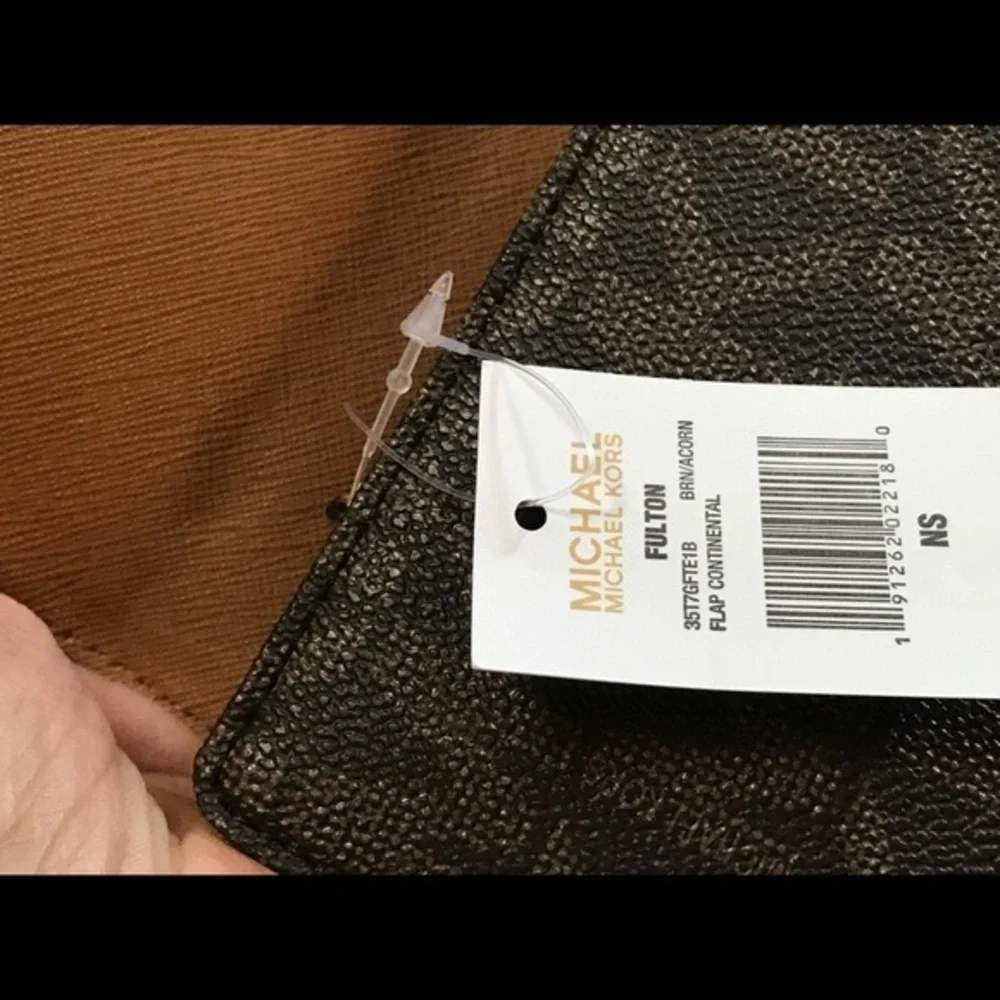 Michael Kors jet set Fulton Flap wallet Brown